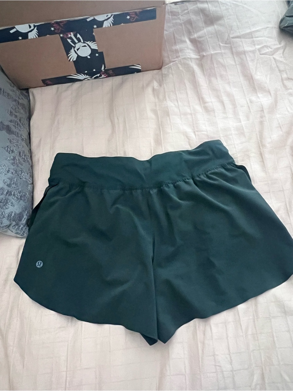 Fast and free lululemon shorts - Picture 3 of 5